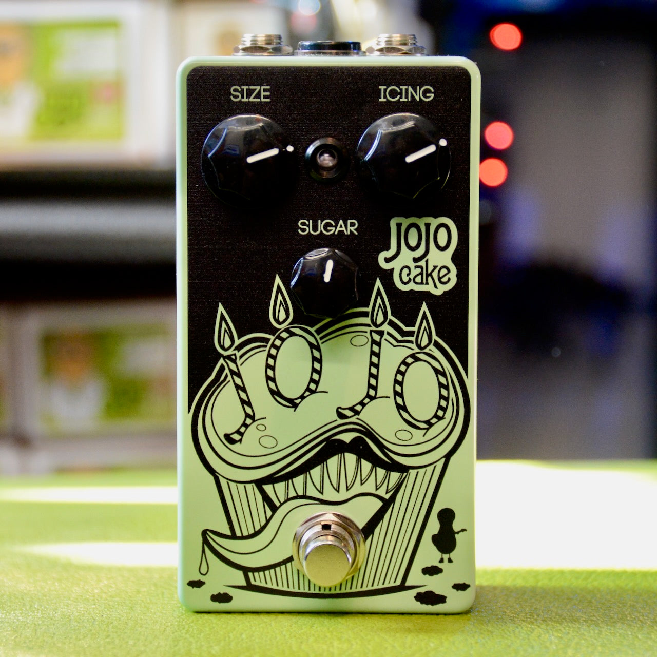 Jojo Cake Distortion fuzz guitar pedal, face