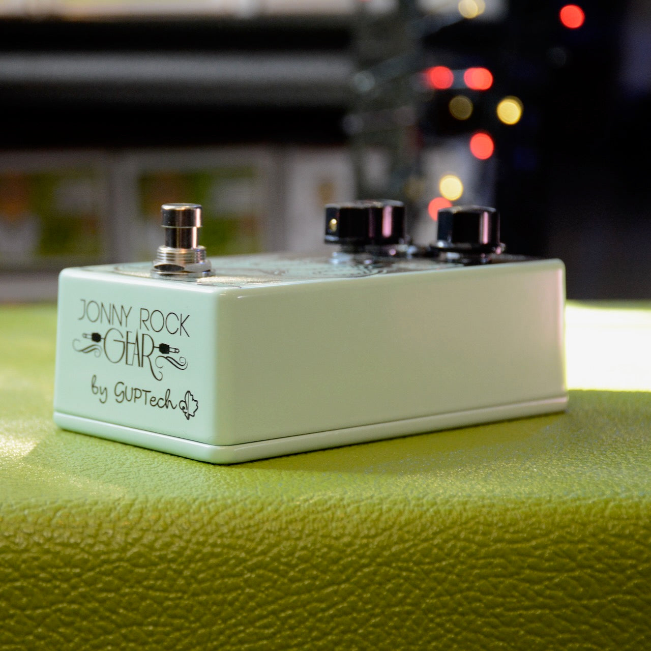 Jojo Cake Distortion fuzz guitar pedal, logo side