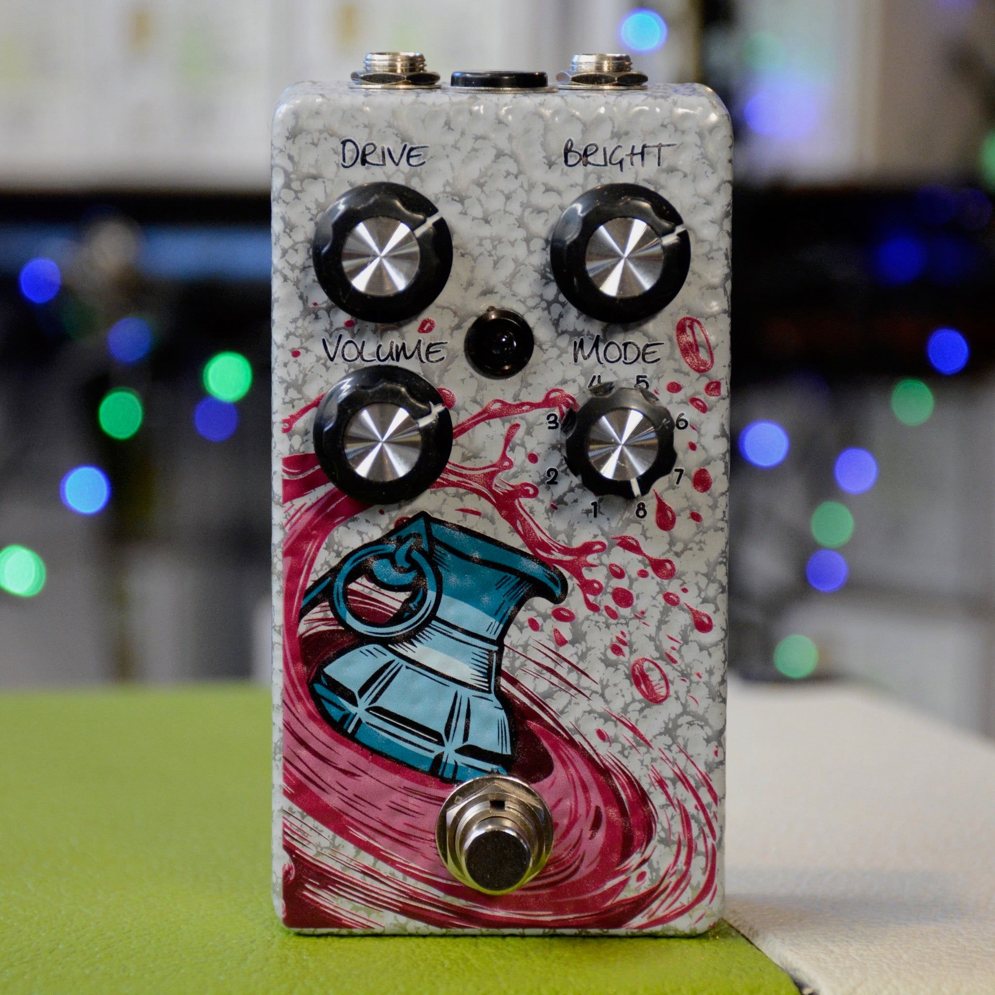 GUPTech FrAG Boost controls showing-mode toggle and level knob handmade in Quebec, hammered grey face