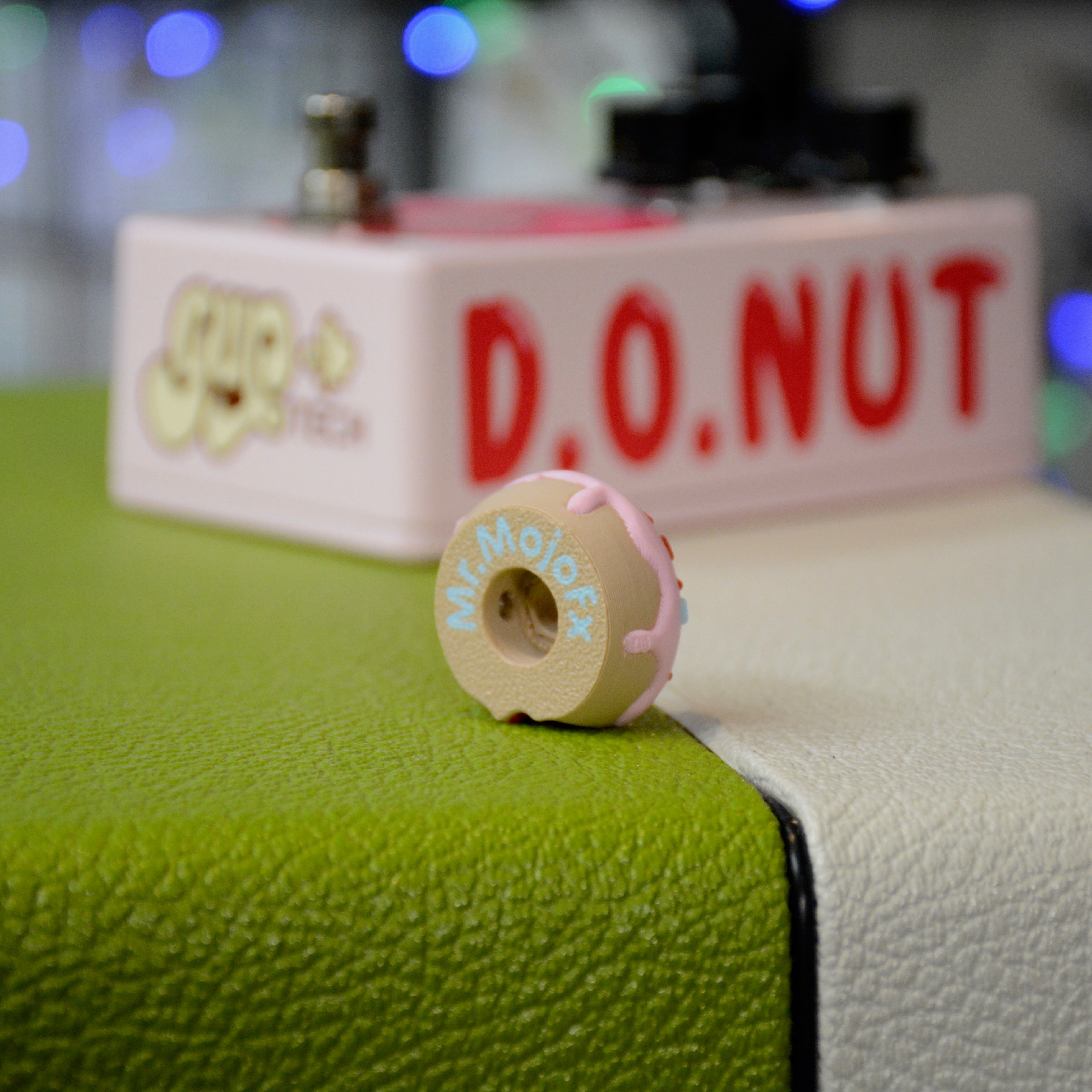 Mr. MojoFx Donut pedal Topper