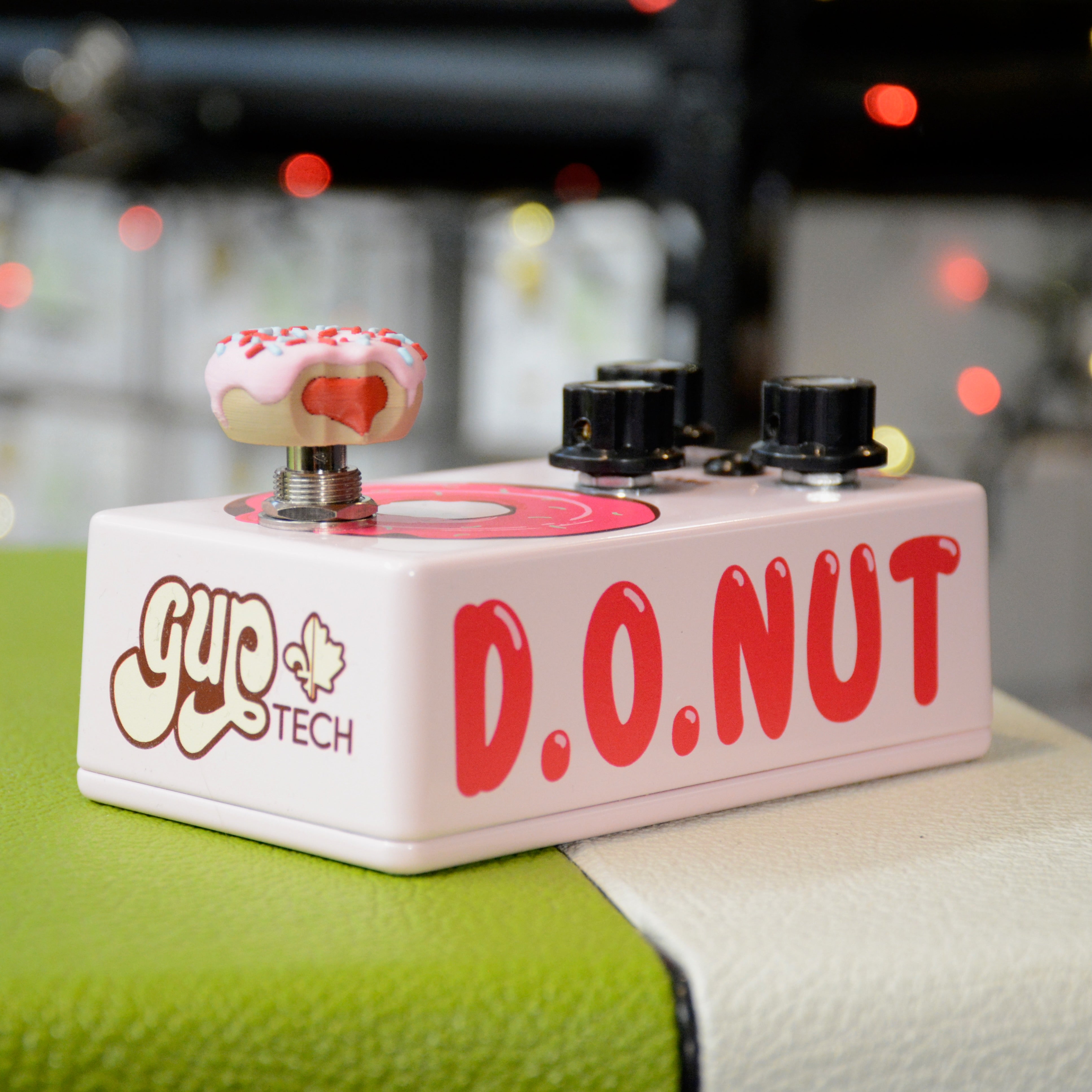 Mr. MojoFx Donut pedal Topper