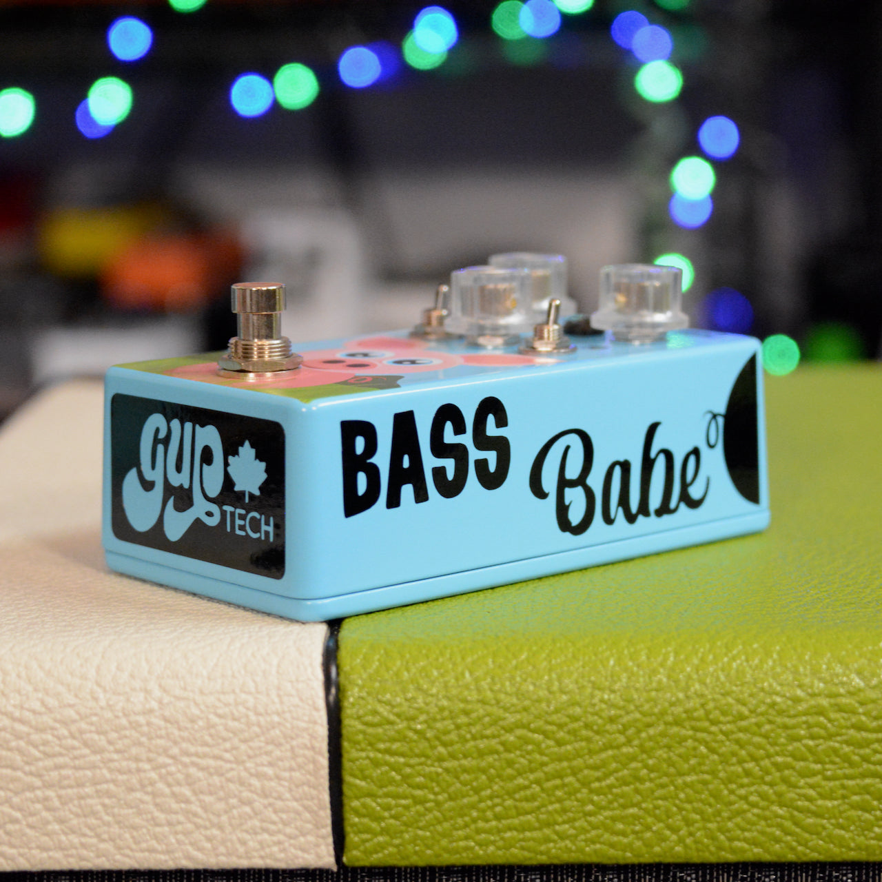 Bass Babe - Bass synth Pedal Blue, Side Logo