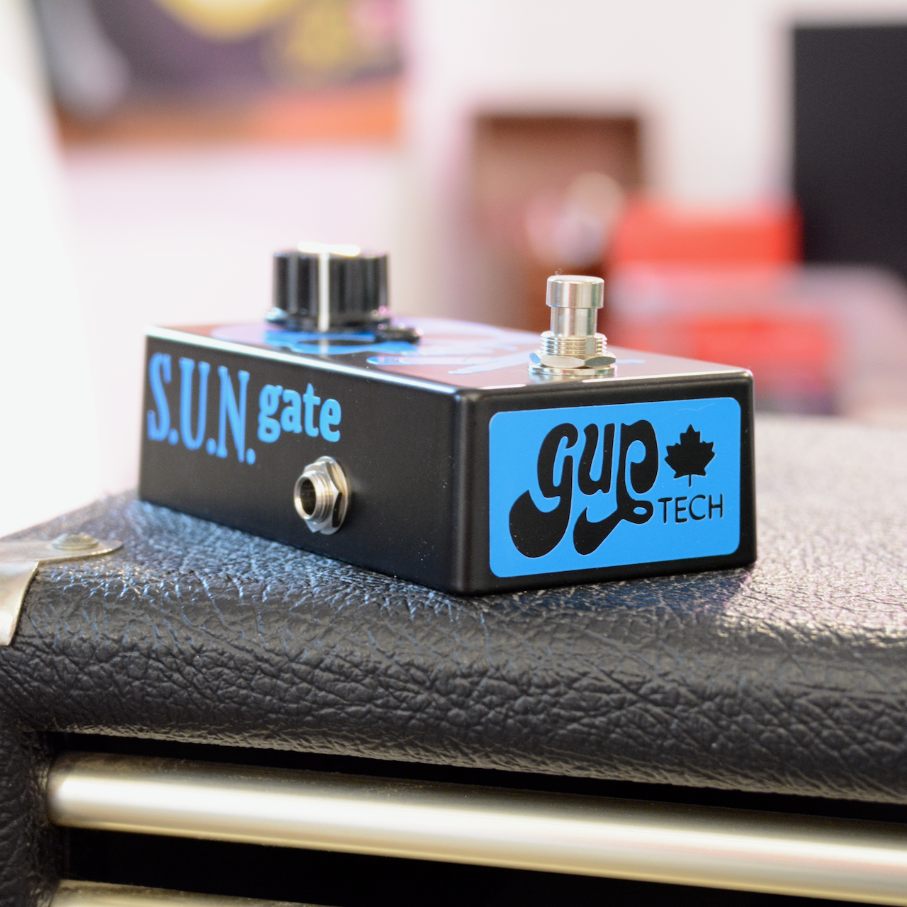 SUN Noise Gate 4 Cable blue on black, side