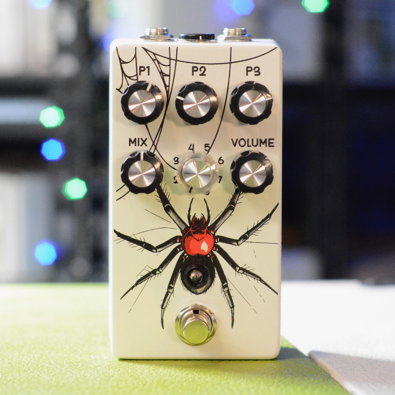 Widow Modul-8, white, face