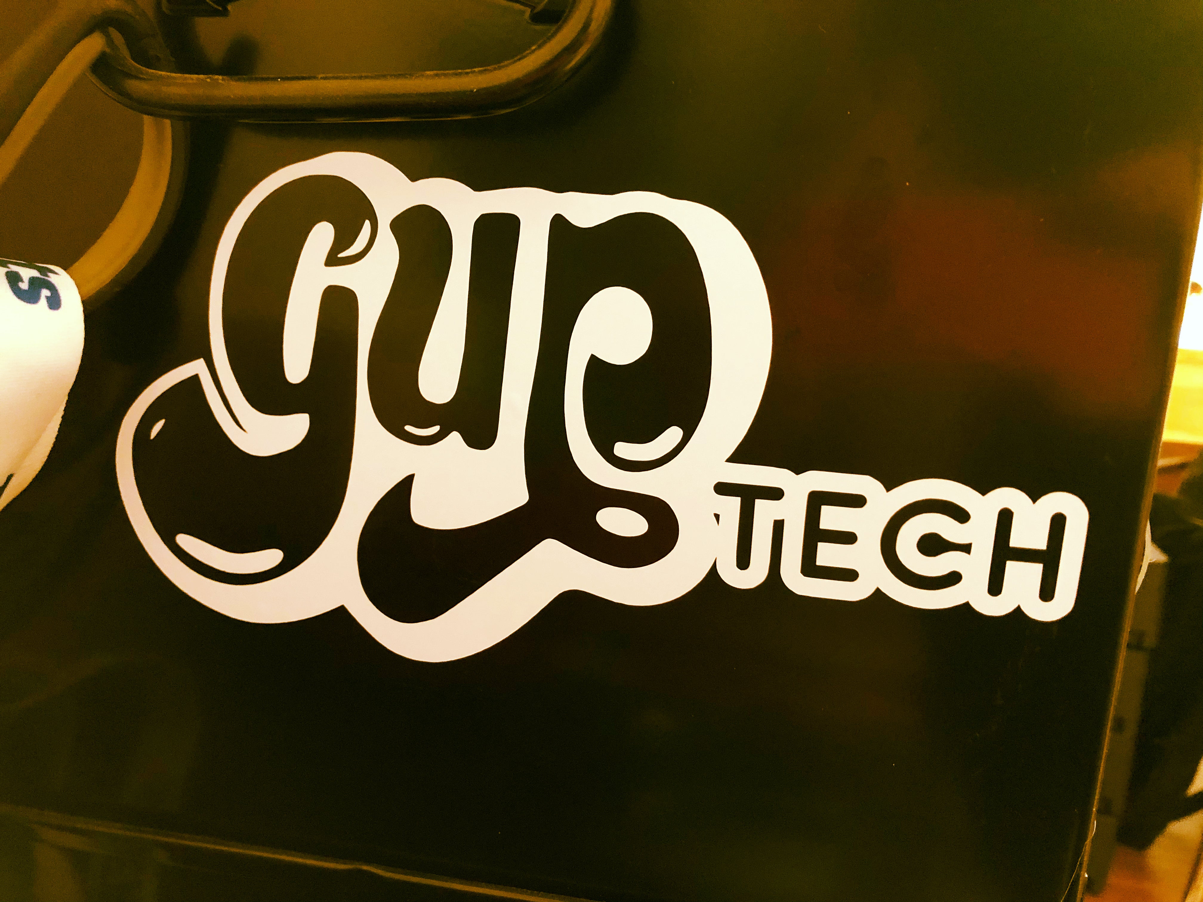 Autocollant en vinyle GUP Tech