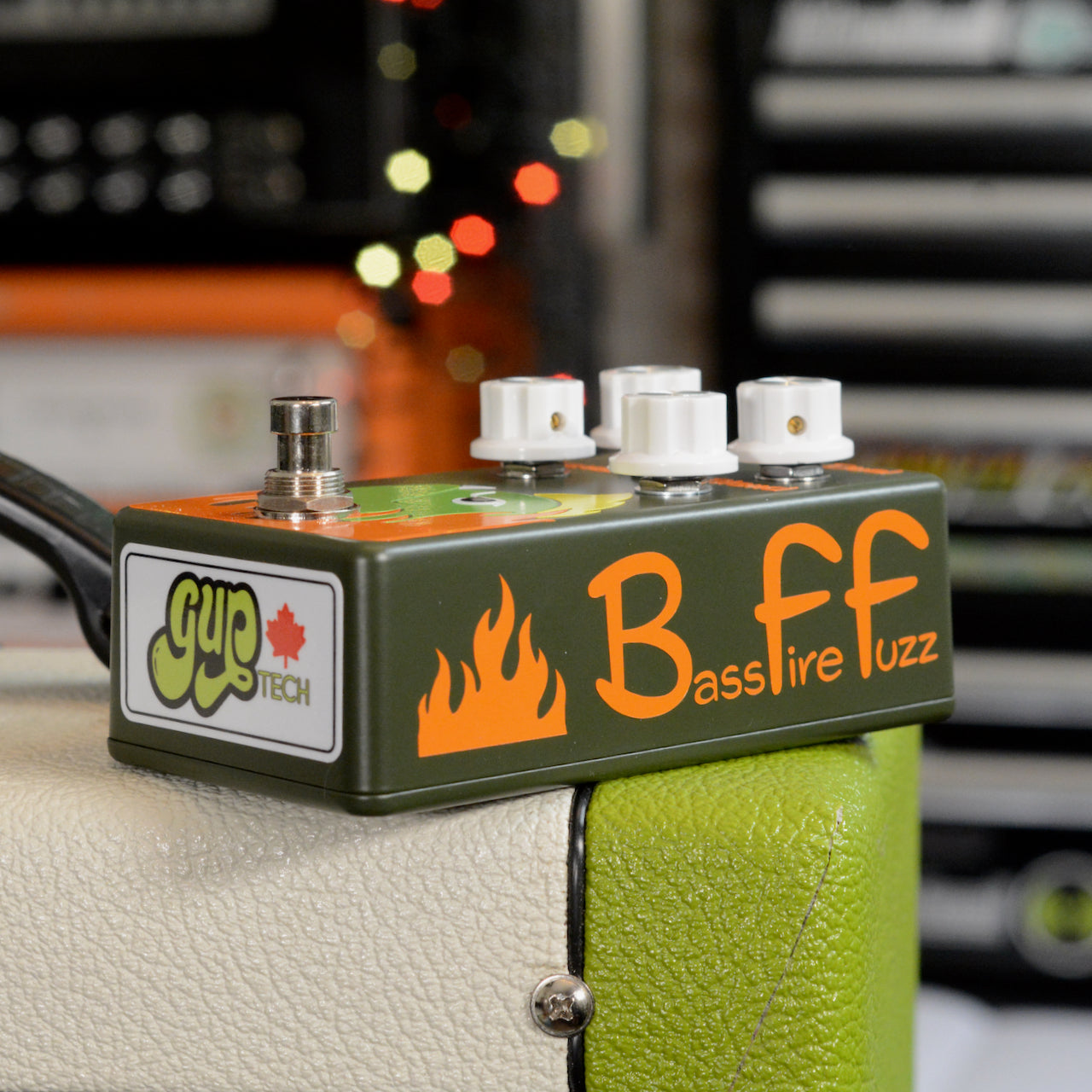 BFF bass Fuzz pedal Army, Side logo