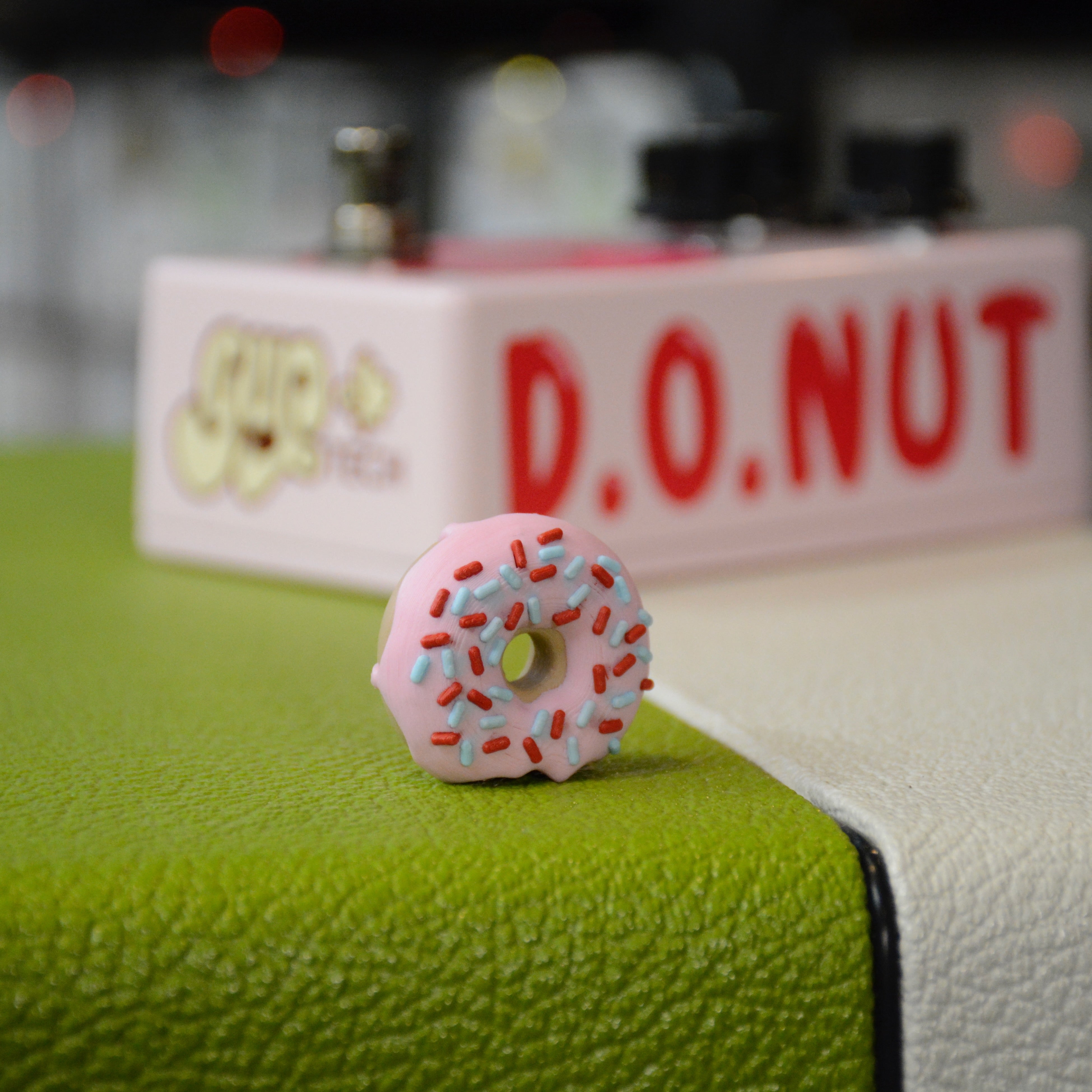 Mr. MojoFx Donut pedal Topper