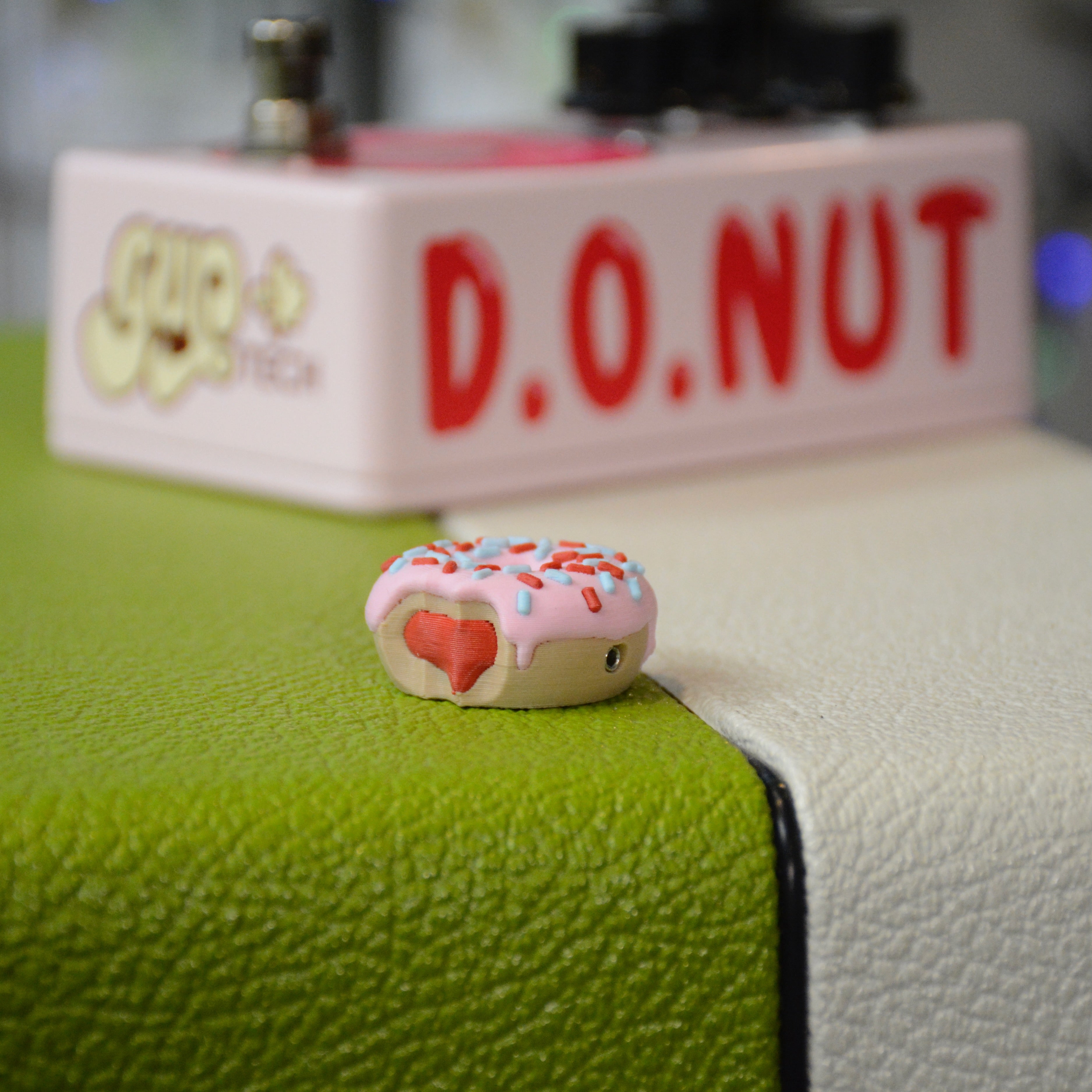 Mr. MojoFx Donut pedal Topper